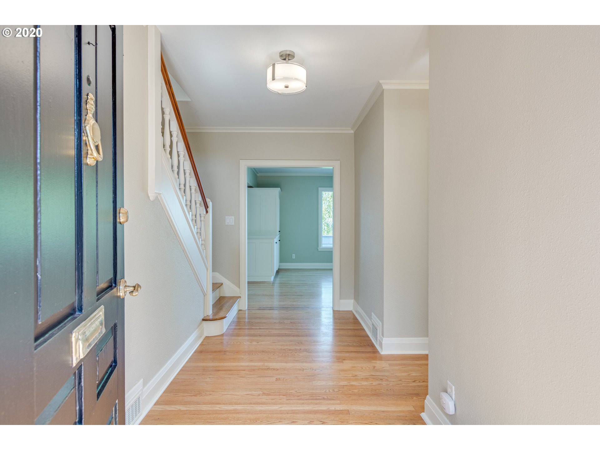 2891 Northwest Cumberland Road Portland, OR 97210 - Photo 2 of 32 Entrance/Foyer
