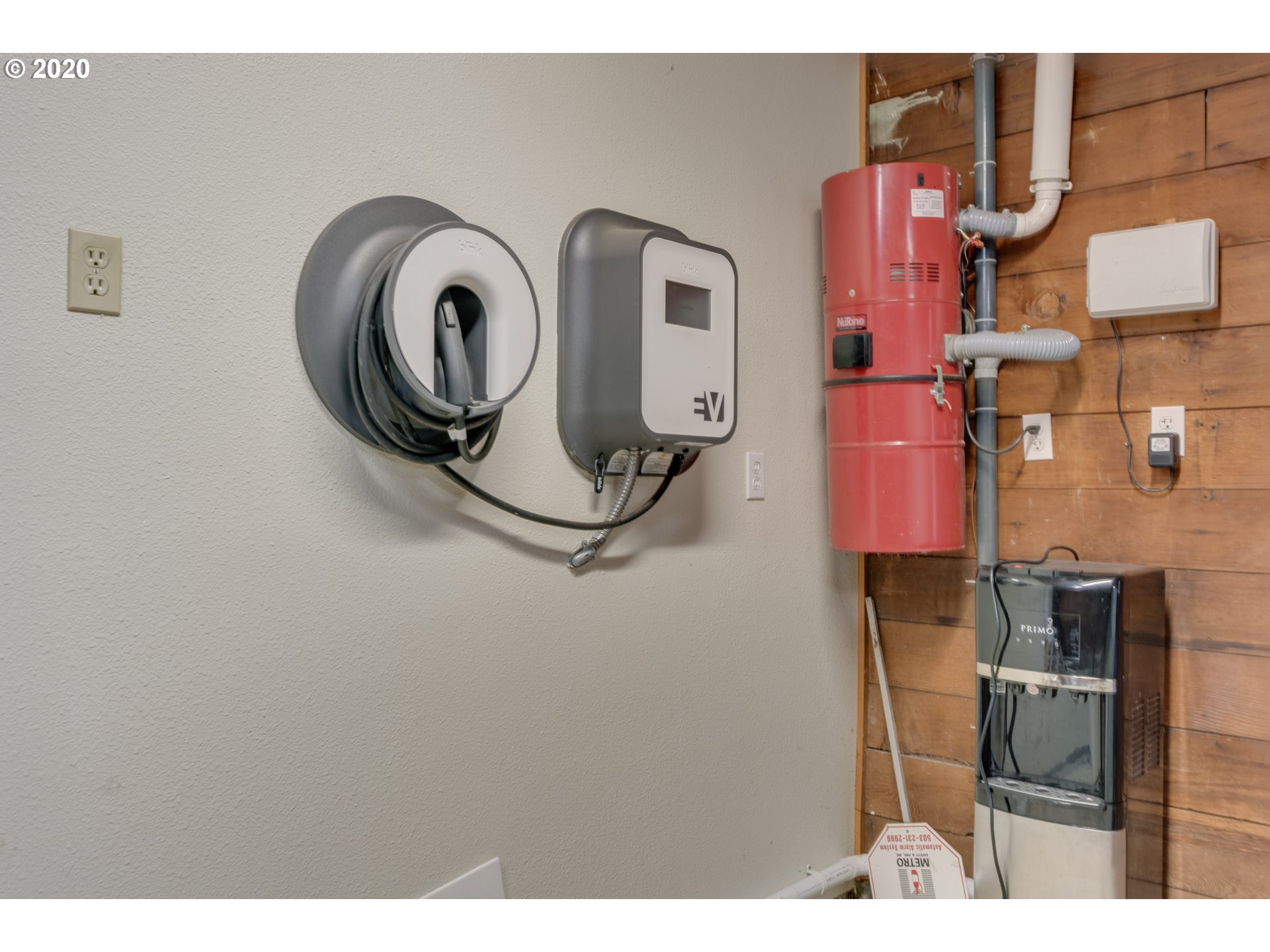 2891 Northwest Cumberland Road Portland, OR 97210 - Photo 29 of 32 Garage