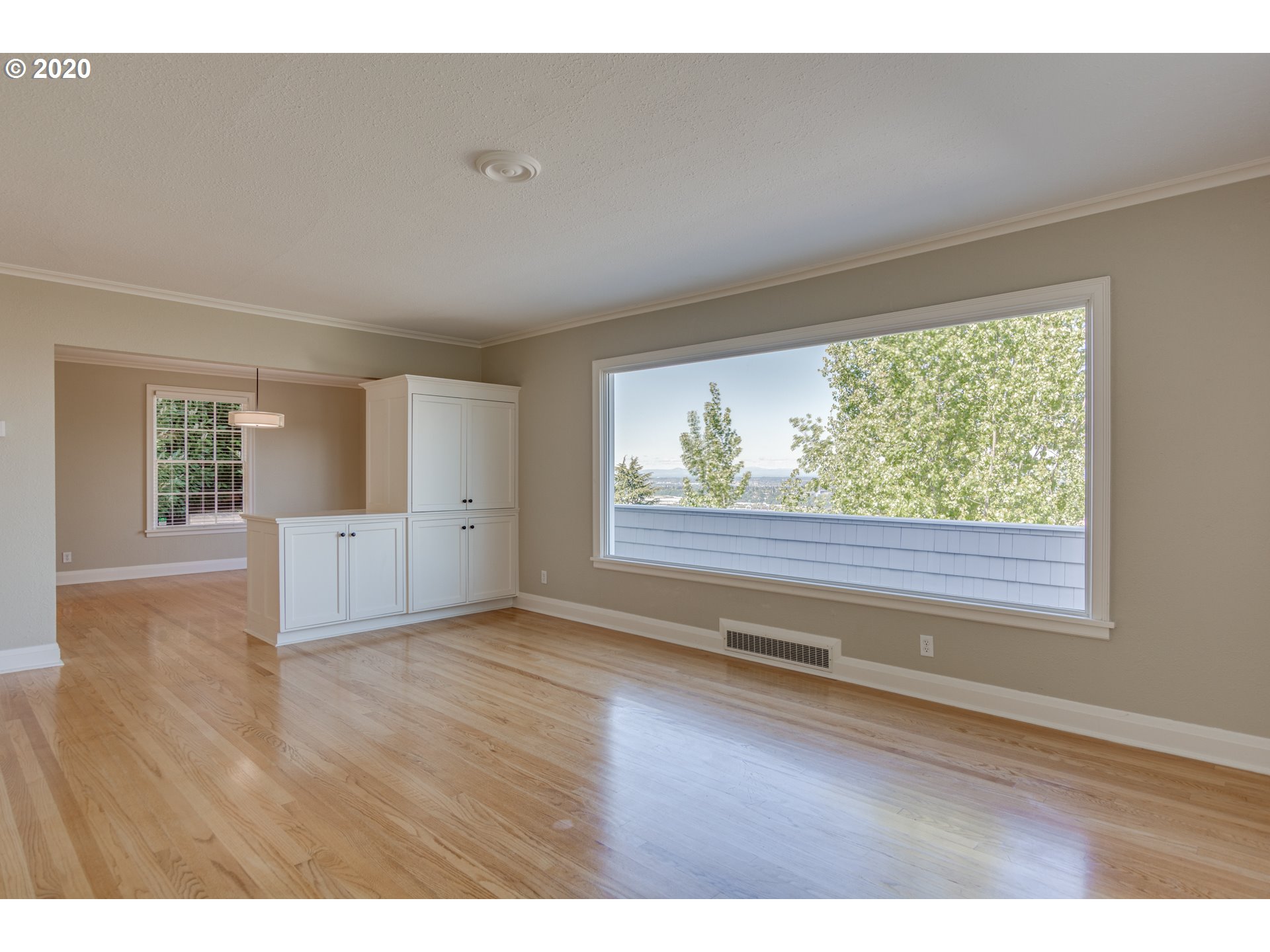 2891 Northwest Cumberland Road Portland, OR 97210 - Photo 5 of 32 Living Room/Dining Room