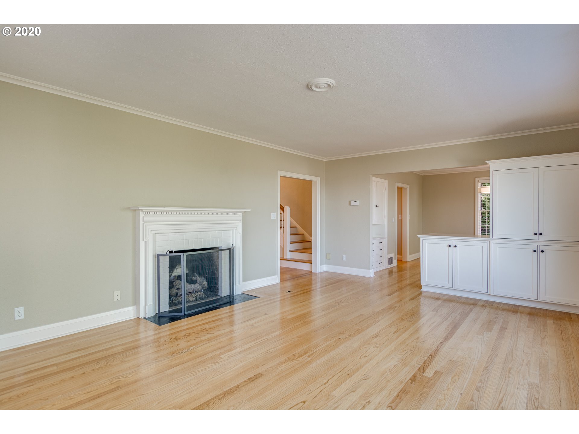 2891 Northwest Cumberland Road Portland, OR 97210 - Photo 7 of 32 Living Room/Dining Room