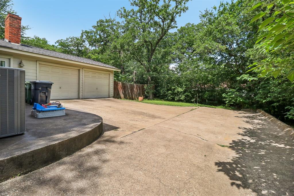 820 North Bowen Road Arlington, TX 76012 - Photo 38 of 40 a backyard of a house with yard and garage