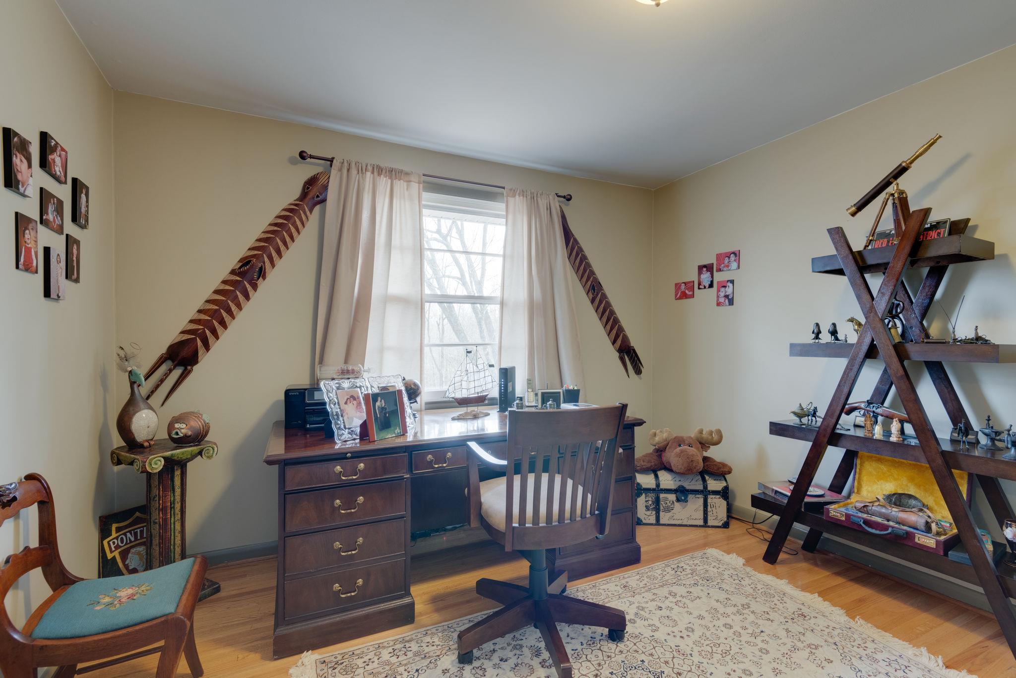1118 Sparta Road Nashville, TN 37205 - Photo 19 of 26 3rd BR also doubles as an office with its own closet.