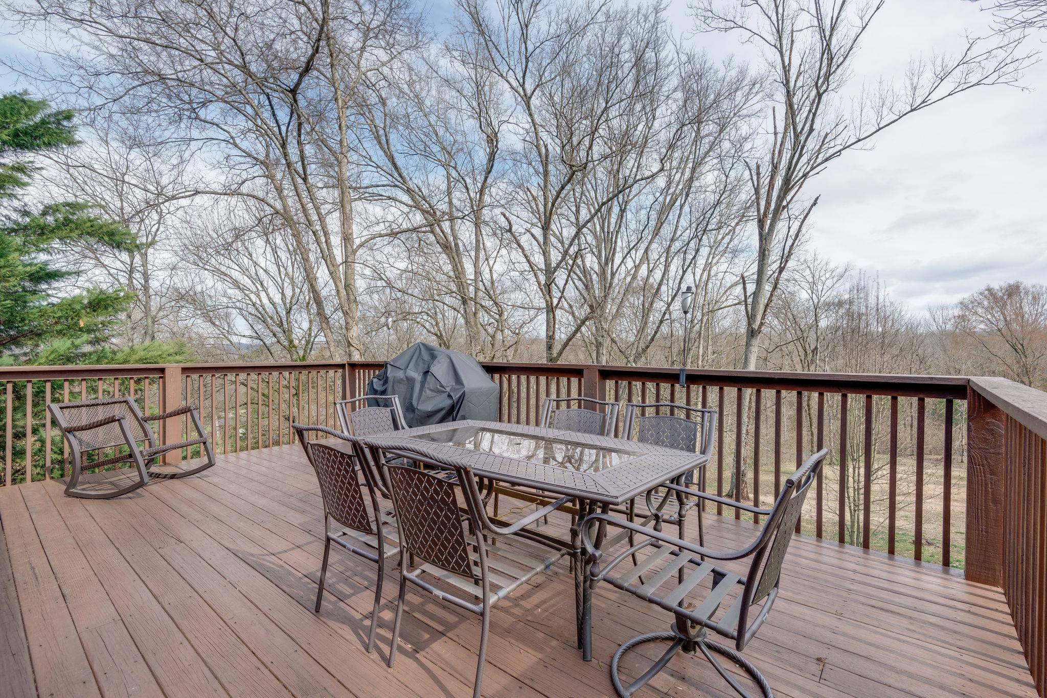 1118 Sparta Road Nashville, TN 37205 - Photo 24 of 26 Relax on you deck or grill out for friends.