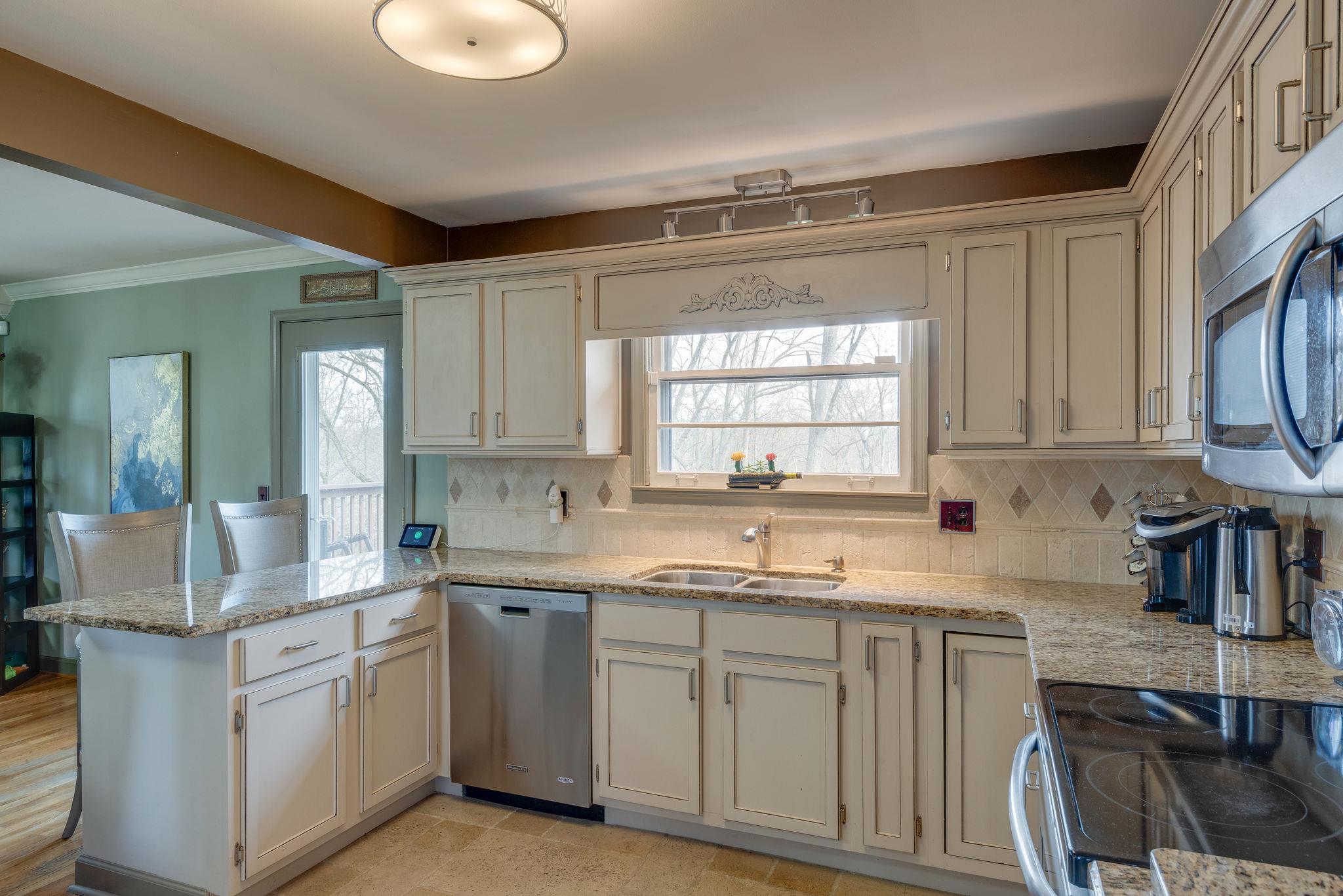1118 Sparta Road Nashville, TN 37205 - Photo 7 of 26 Totally updated kitchen