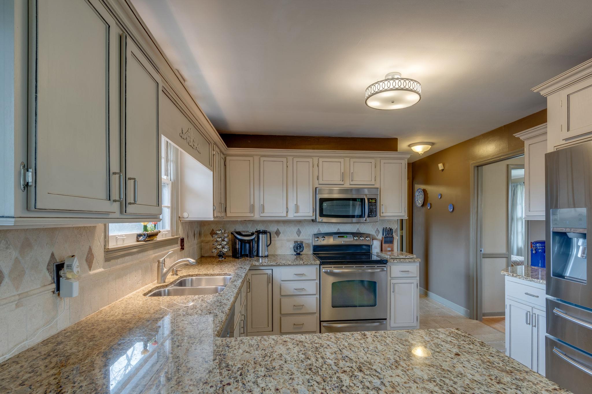 1118 Sparta Road Nashville, TN 37205 - Photo 8 of 26 New counters, granite, SS appliances