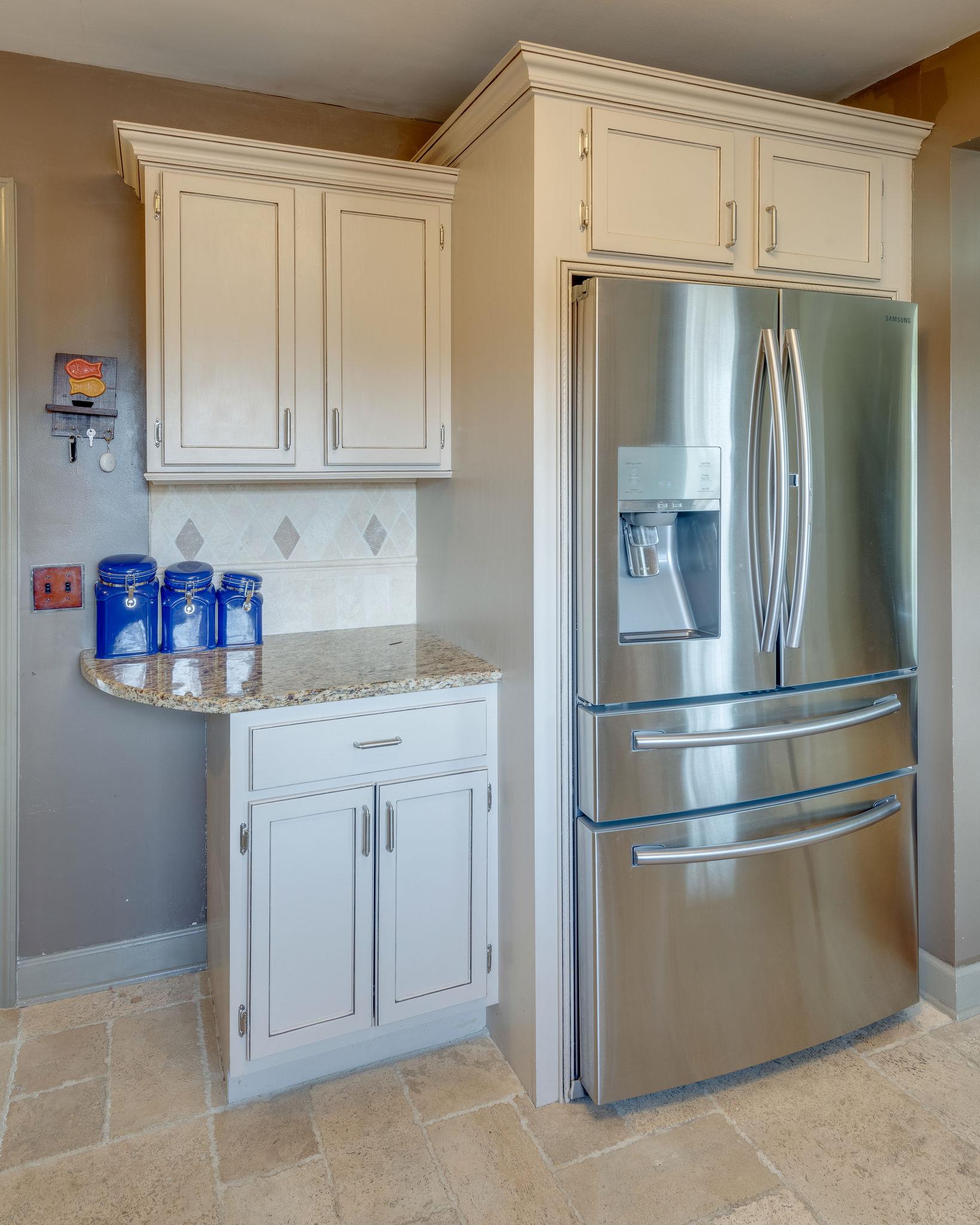 1118 Sparta Road Nashville, TN 37205 - Photo 10 of 26 New SS fridge conveys as well.