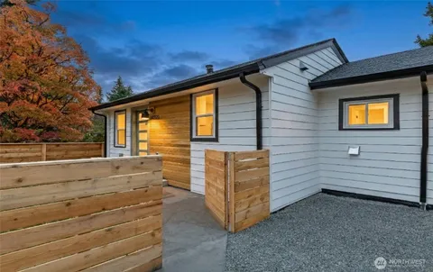 $639,000 | 14321 Interlake Avenue North, Unit A, Seattle, WA 98133