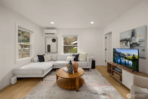 $639,000 | 14321 Interlake Avenue North, Unit A, Seattle, WA 98133