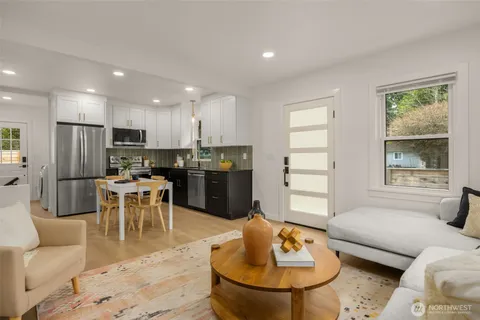 $639,000 | 14321 Interlake Avenue North, Unit A, Seattle, WA 98133