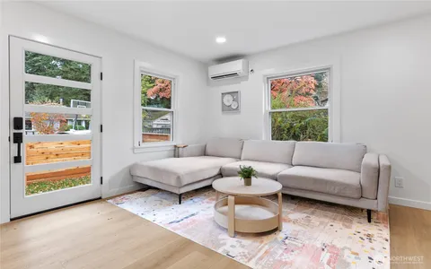 $639,000 | 14321 Interlake Avenue North, Unit A, Seattle, WA 98133