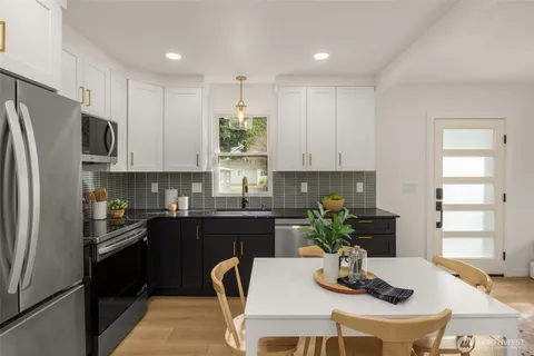 $639,000 | 14321 Interlake Avenue North, Unit A, Seattle, WA 98133