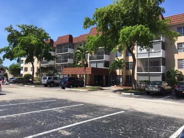 $1,800 | 4154 Inverrary Drive, Unit 407, Lauderhill, FL 33319
