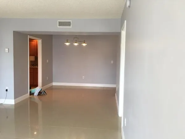 $1,800 | 4154 Inverrary Drive, Unit 407, Lauderhill, FL 33319