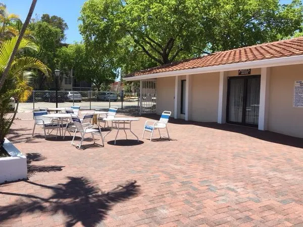 $1,800 | 4154 Inverrary Drive, Unit 407, Lauderhill, FL 33319