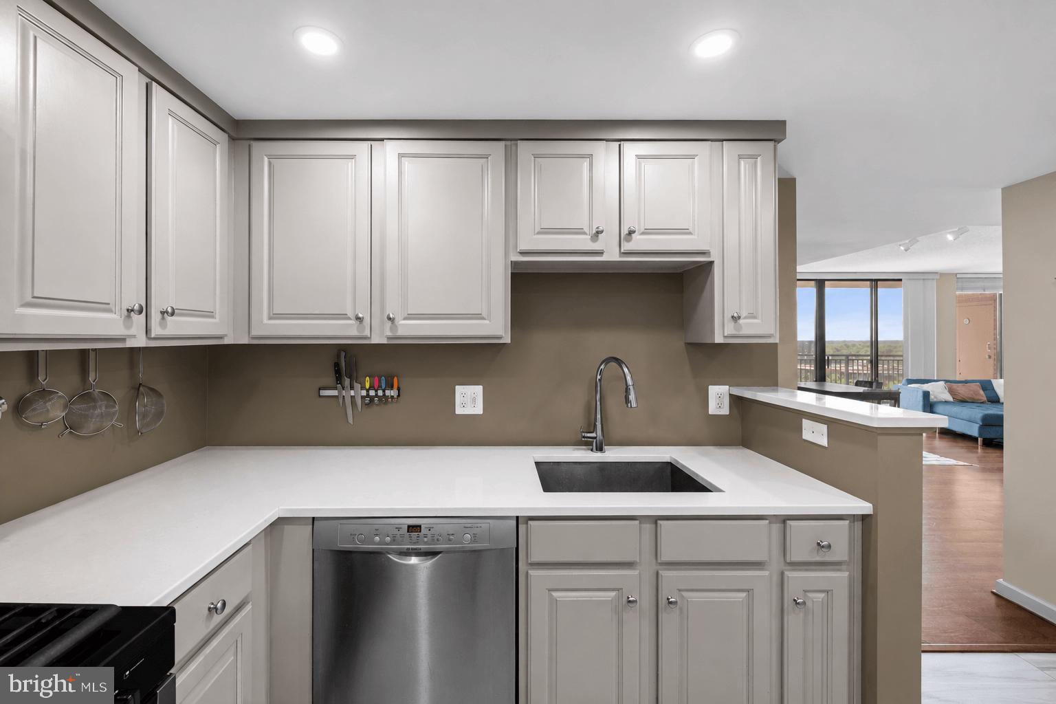 11710 Old Georgetown Road, Unit 1108 Rockville, MD 20852 - Photo 5 of 29