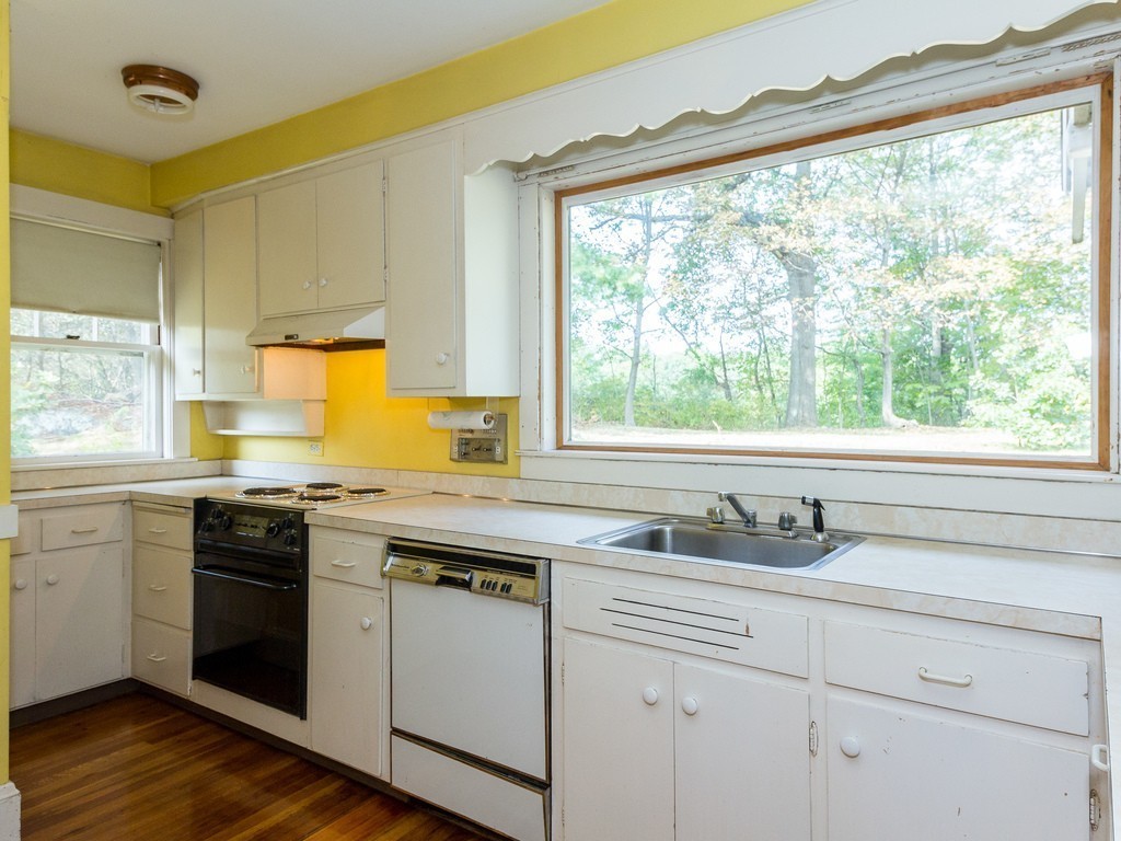 31 Rockridge Road Waltham, MA 02453 - Photo 9 of 25 Gallery Image 9