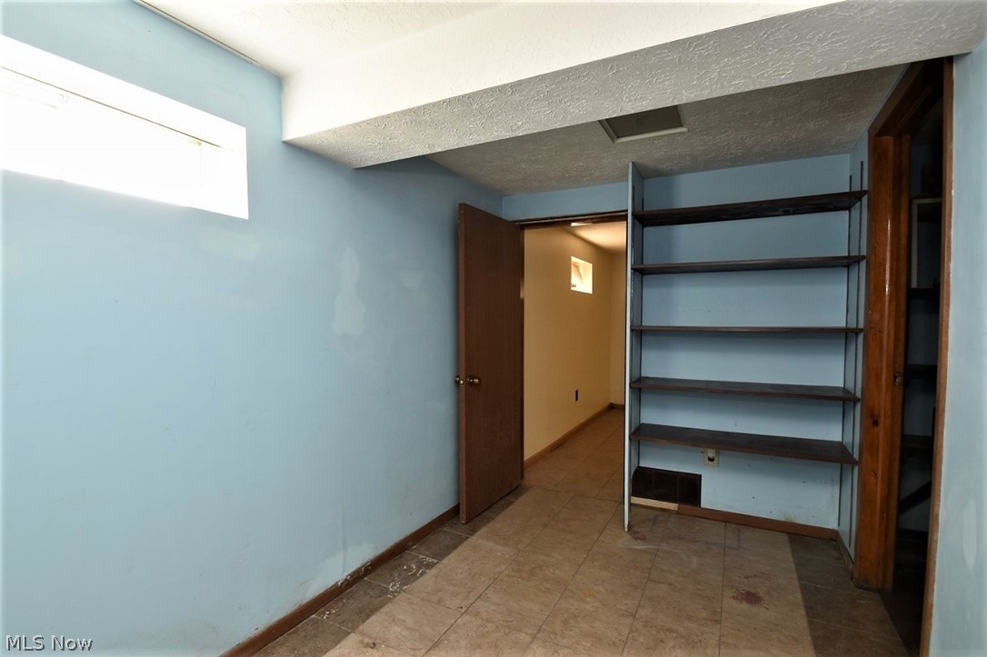 27280 Highland Road Cleveland, OH 44143 - Photo 27 of 35