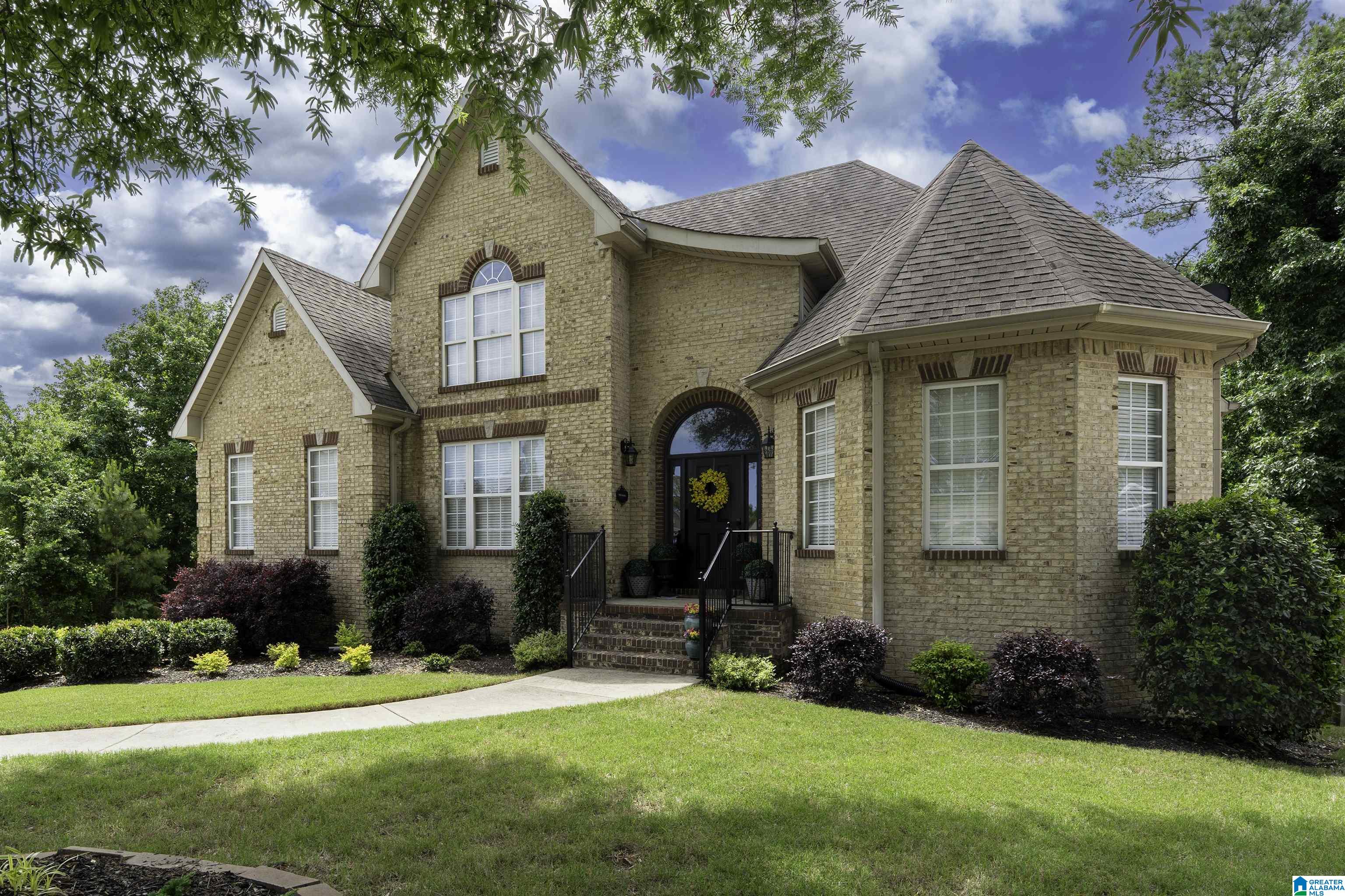 605 North Grande View Circle Alabaster, AL 35114 - Photo 2 of 39