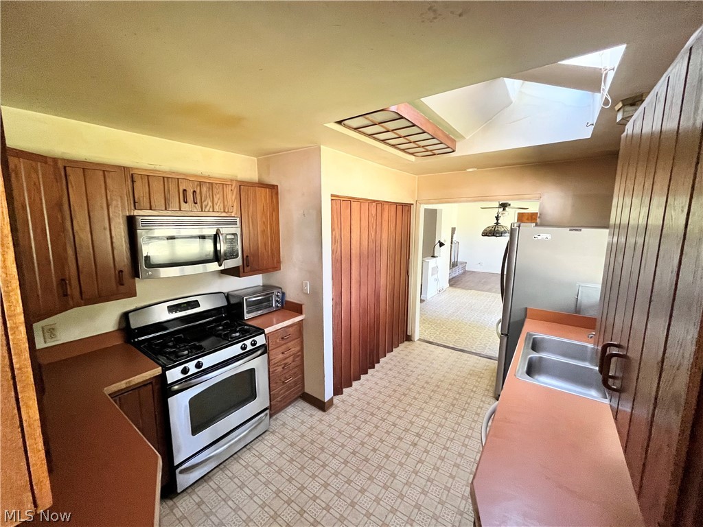2979 Shade Road Akron, OH 44333 - Photo 19 of 29 Great flow to this space