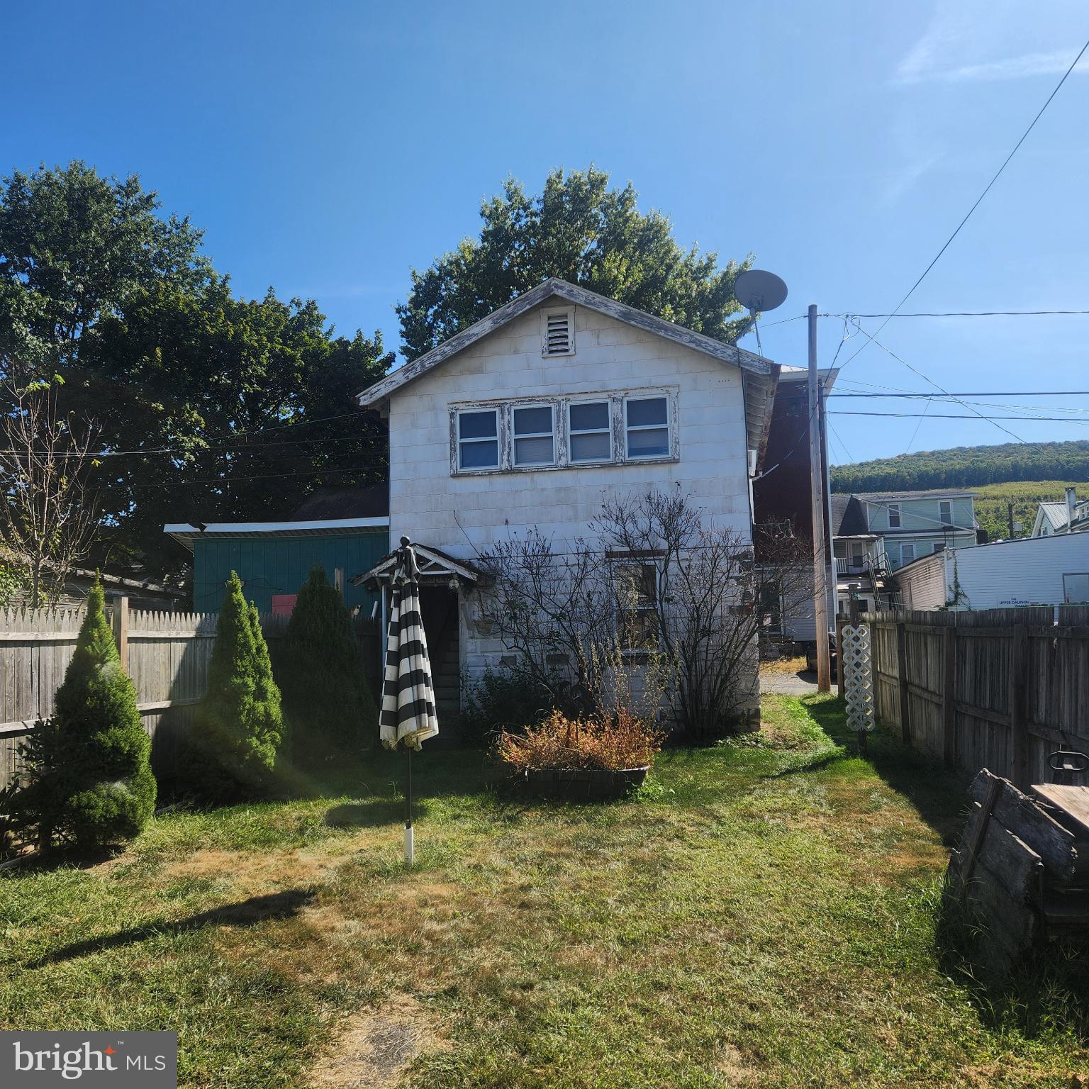 526 North 2nd Street Lykens, PA 17048 - Photo 8 of 38 a front view of a house with garden