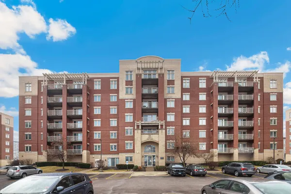 $375,000 | 8727 West Bryn Mawr Avenue, Unit 606, Chicago, IL 60631