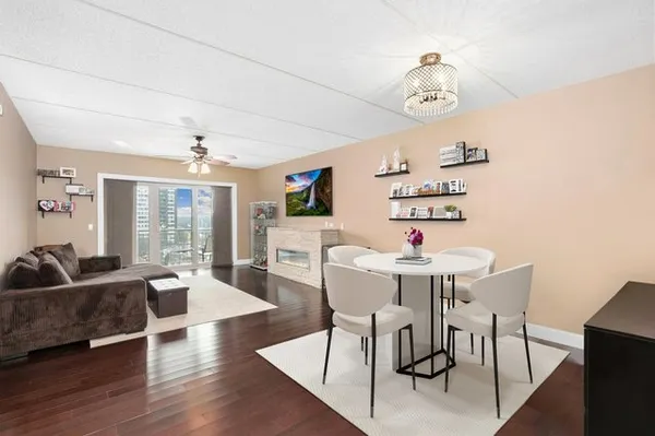 $375,000 | 8727 West Bryn Mawr Avenue, Unit 606, Chicago, IL 60631