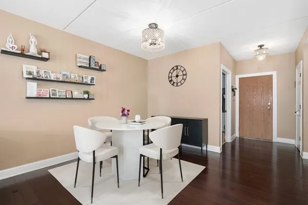 $375,000 | 8727 West Bryn Mawr Avenue, Unit 606, Chicago, IL 60631