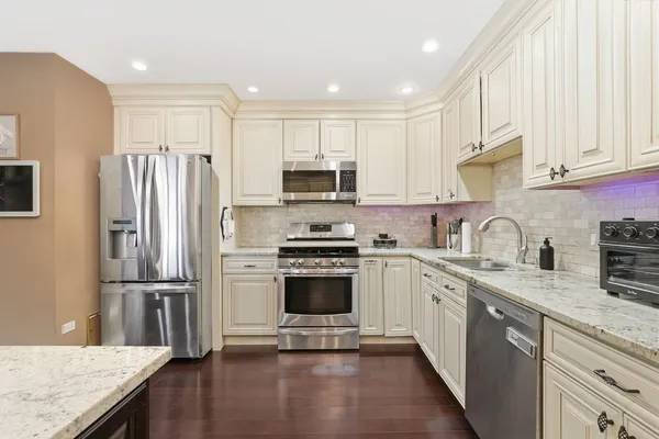 $375,000 | 8727 West Bryn Mawr Avenue, Unit 606, Chicago, IL 60631