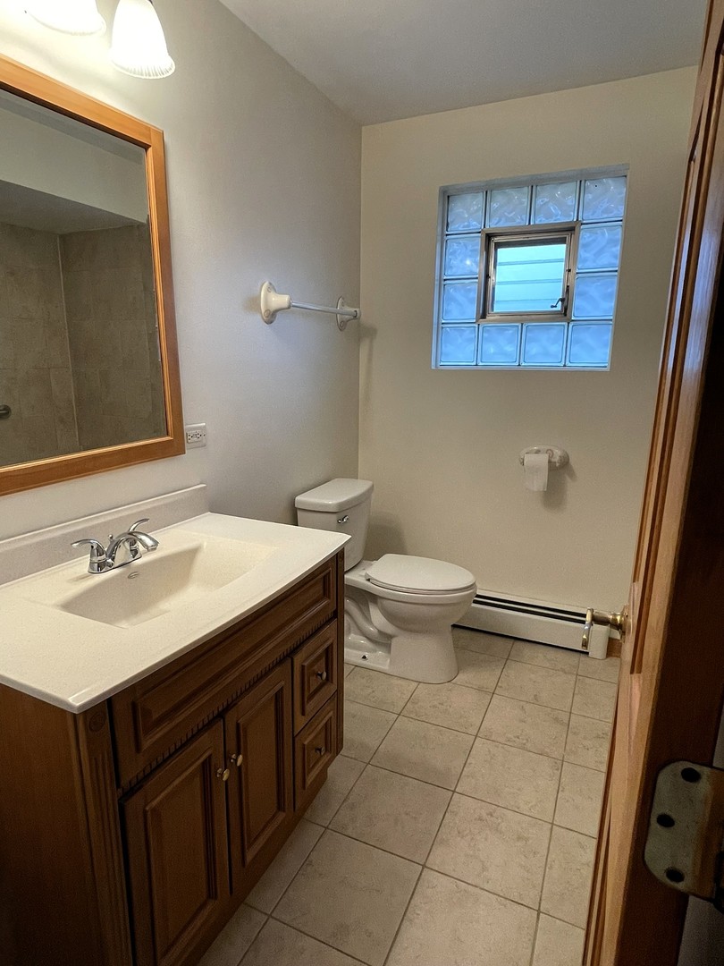 8233 South 76th Avenue Bridgeview, IL 60455 - Photo 16 of 64