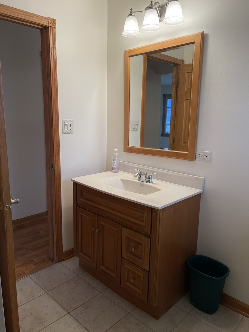 8233 South 76th Avenue Bridgeview, IL 60455 - Photo 19 of 64