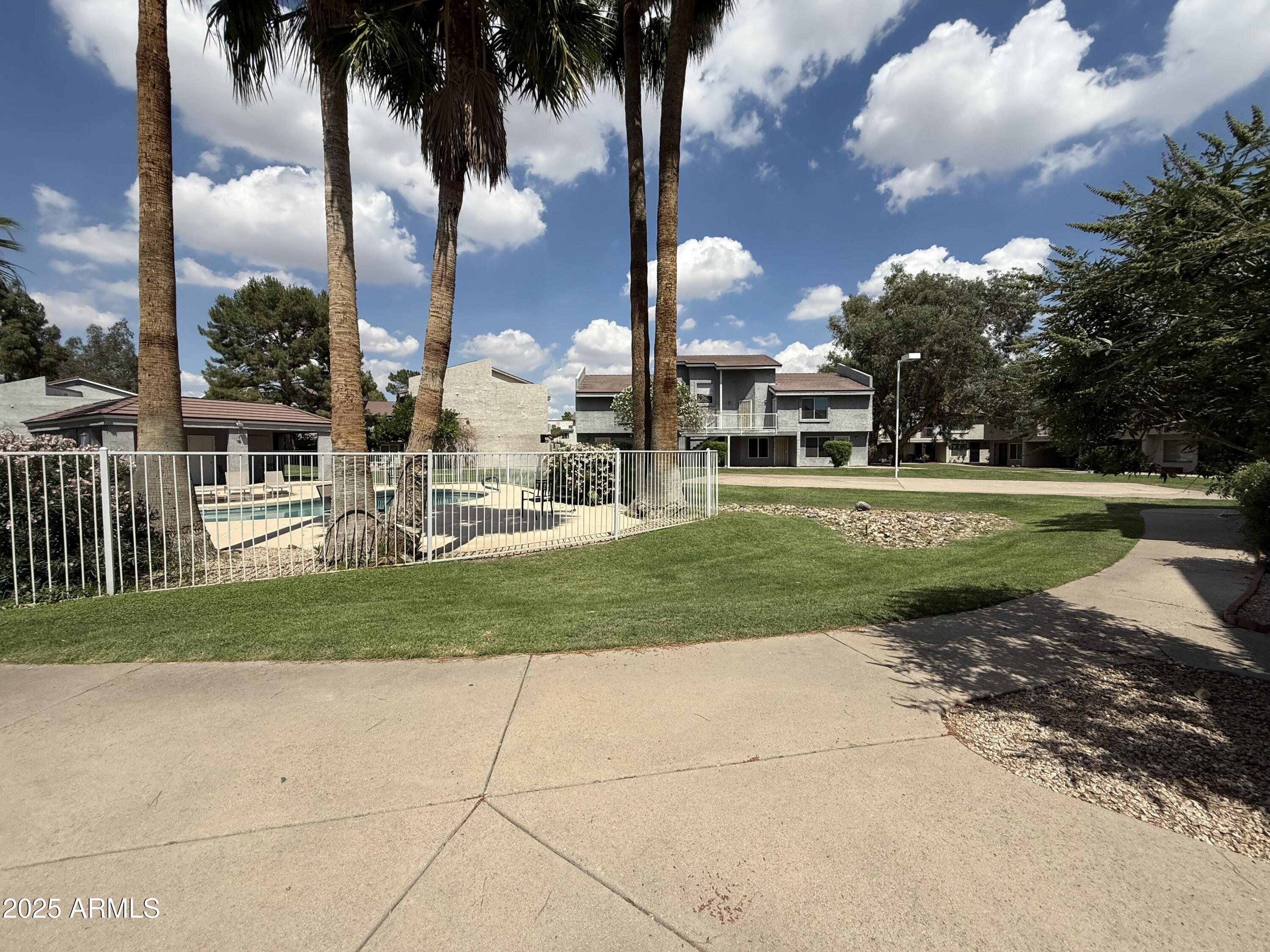 19601 North 7th Street, Unit 1030 Phoenix, AZ 85024 - Photo 18 of 19 a view of a garden