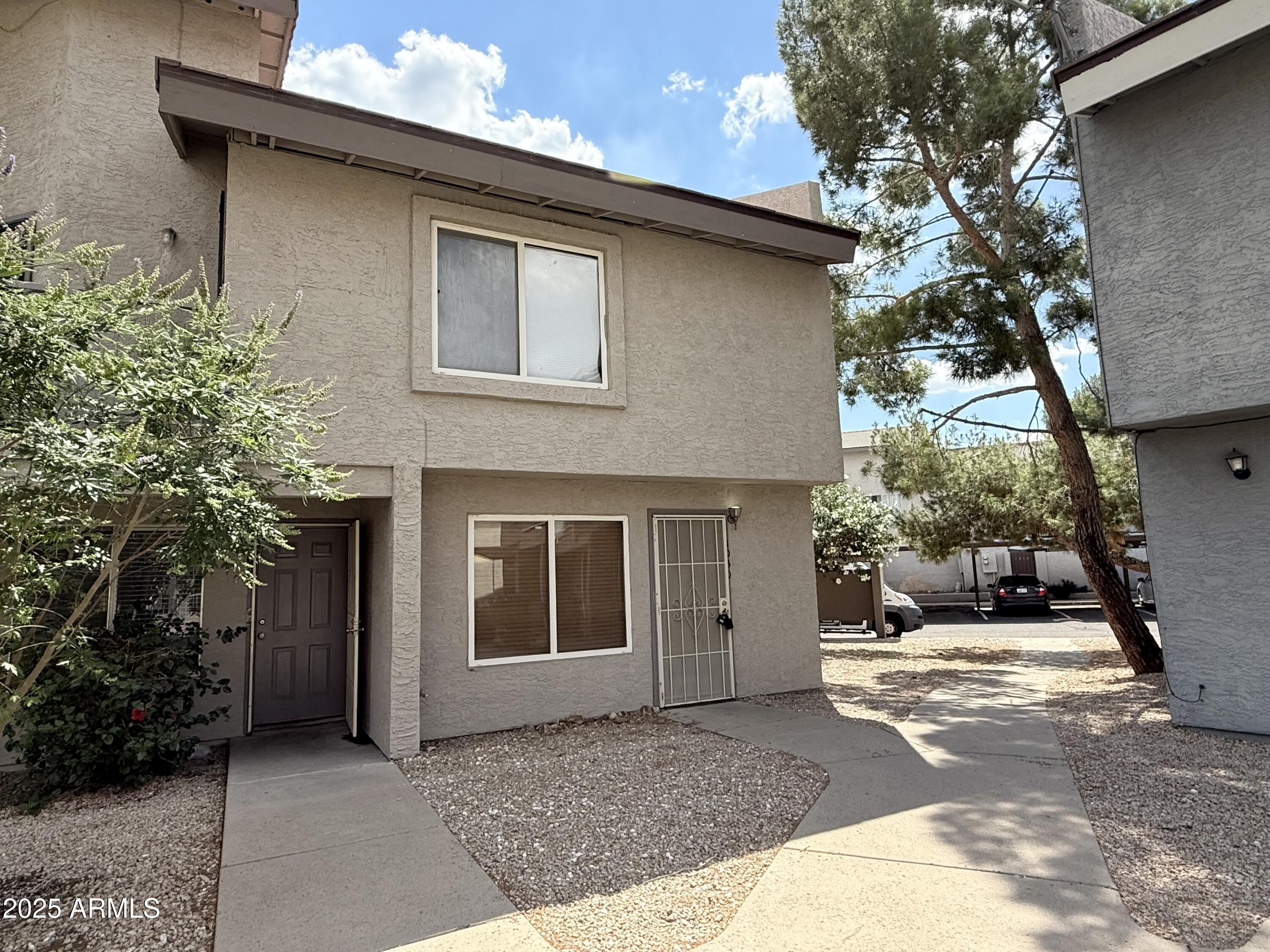 19601 North 7th Street, Unit 1030 Phoenix, AZ 85024 - Photo 5 of 19 a house with a outdoor space