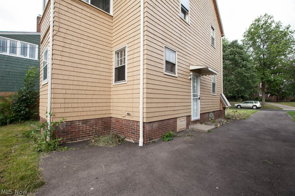 1182 Castleton Road Cleveland Heights, OH 44121 - Photo 24 of 35