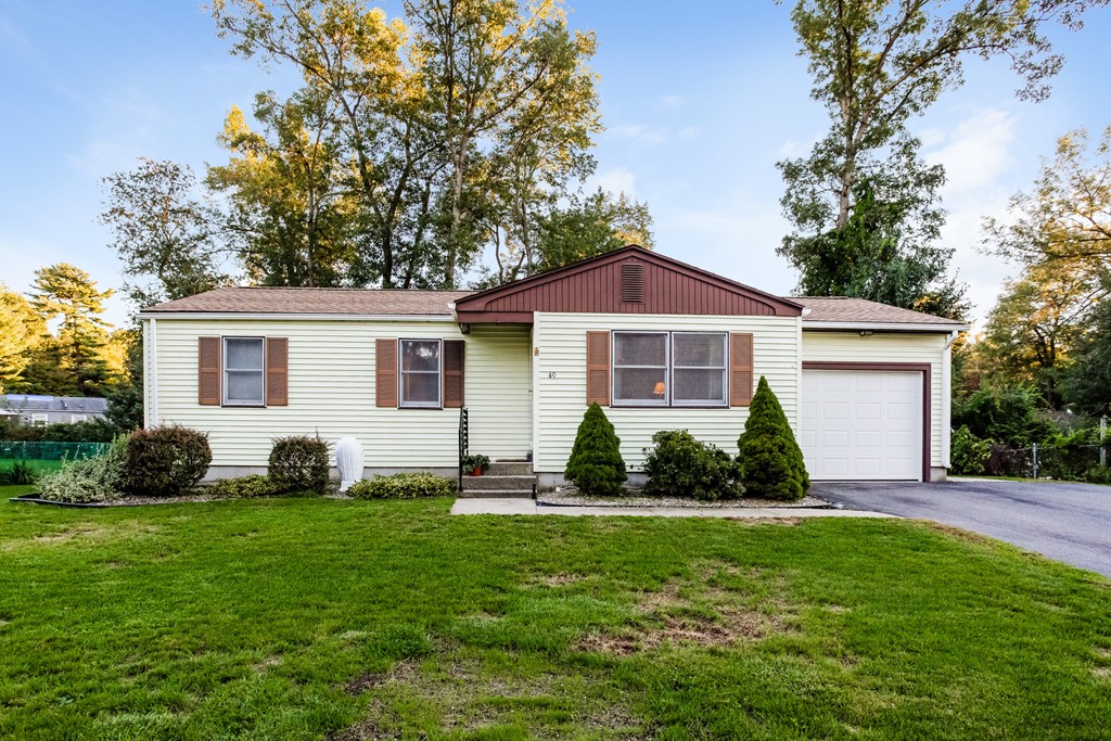 49 Lavender Lane Springfield, MA 01129 - Photo 2 of 30