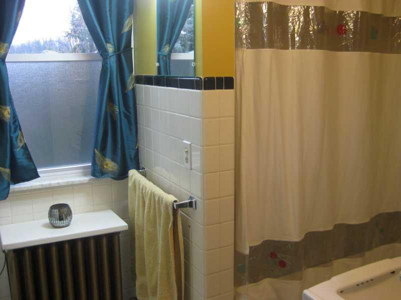 104 Perryview Avenue Pittsburgh, PA 15214 - Photo 16 of 25 Full Bath.