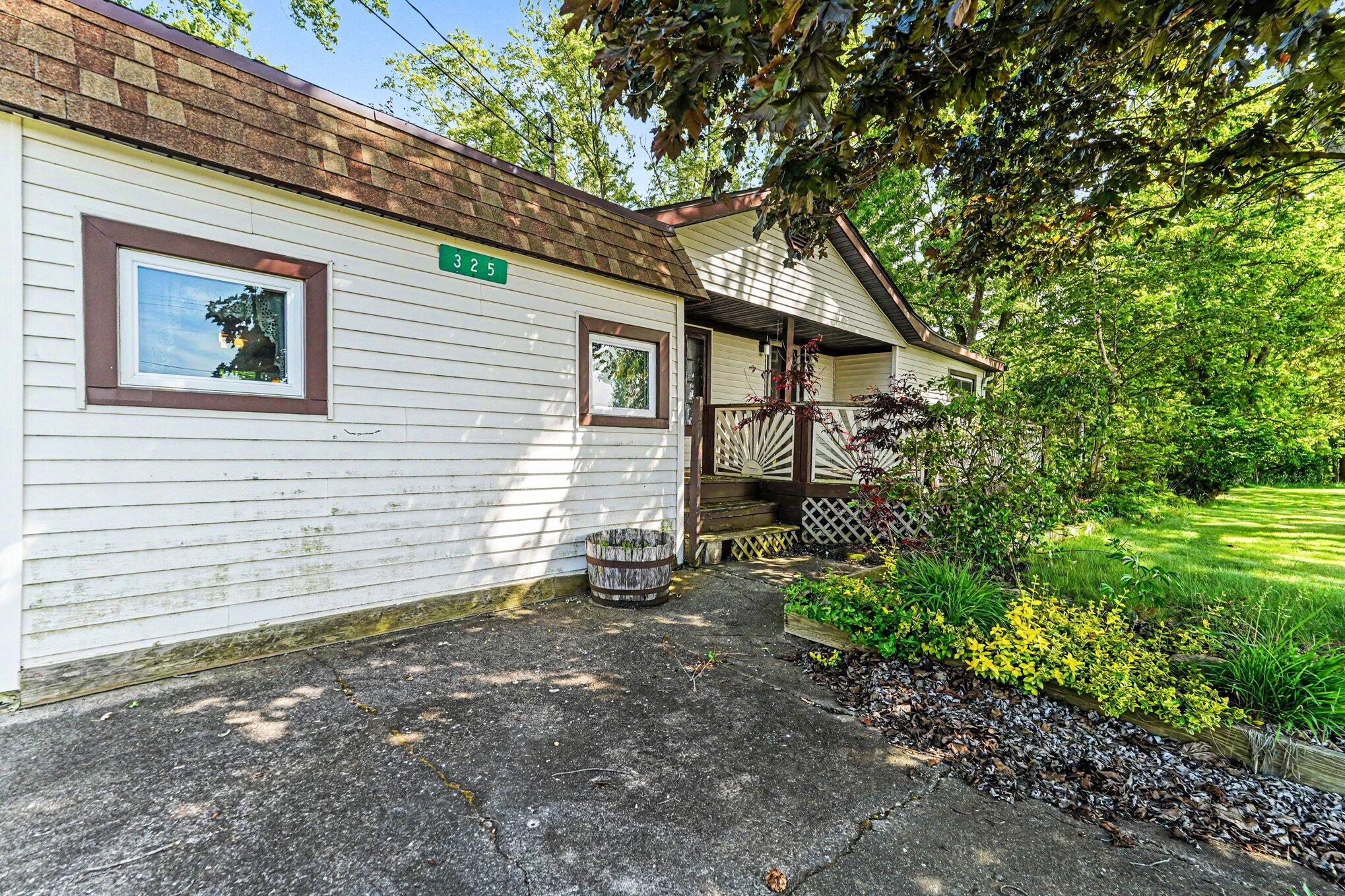 325 West Chicago Road Coldwater, MI 49036 - Photo 4 of 28 002_file_7555