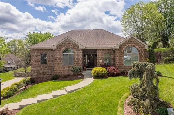 $425,000 | 10 Puskar Lane, Canonsburg, PA 15317