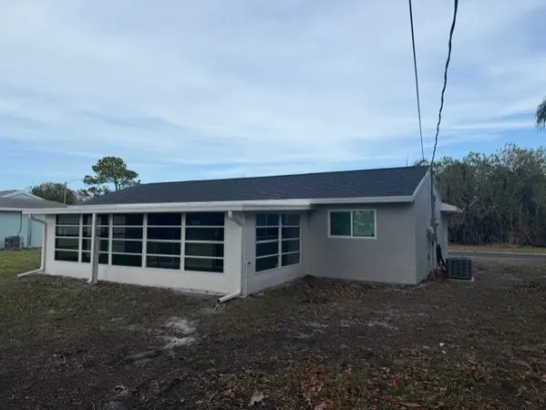 $2,200 | 141 Crawford Drive, Sebastian, FL 32958