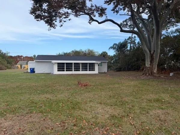 $2,200 | 141 Crawford Drive, Sebastian, FL 32958