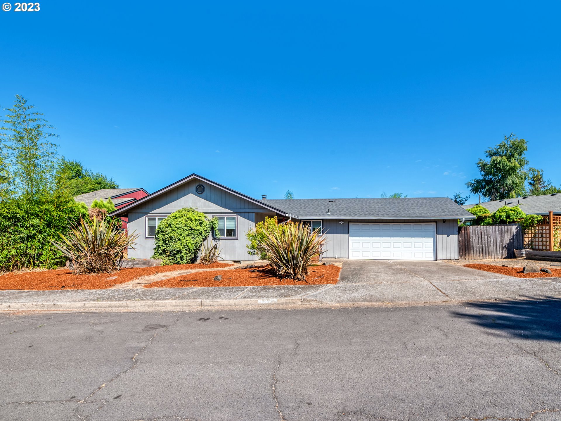 636 Island Street Springfield, OR 97477 - Photo 1 of 25 a front view of a house with a yard