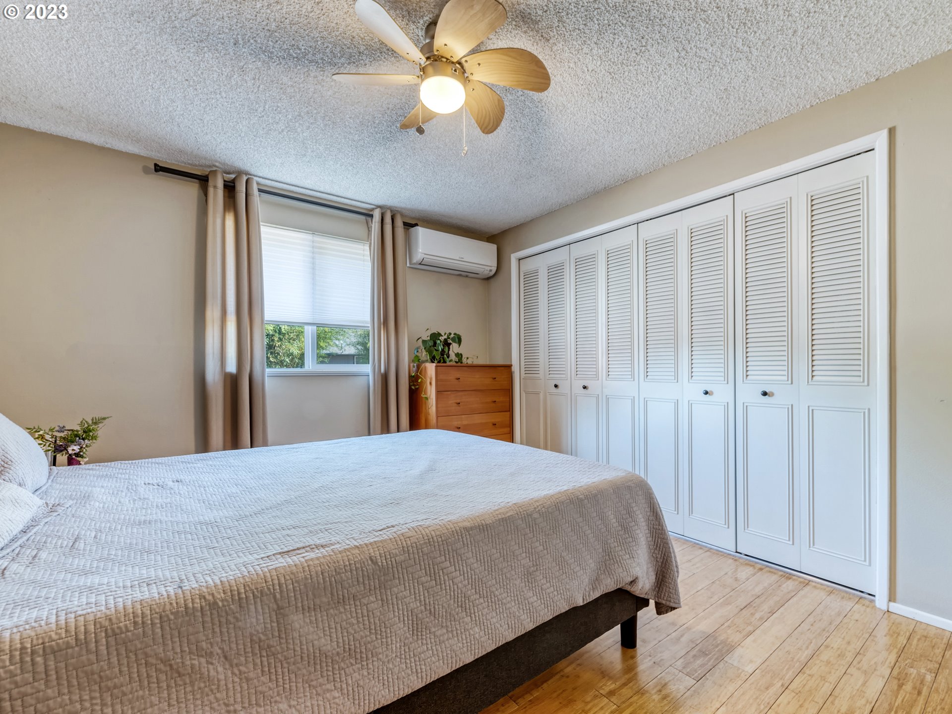 636 Island Street Springfield, OR 97477 - Photo 15 of 25 a bedroom with a large bed and a chandelier
