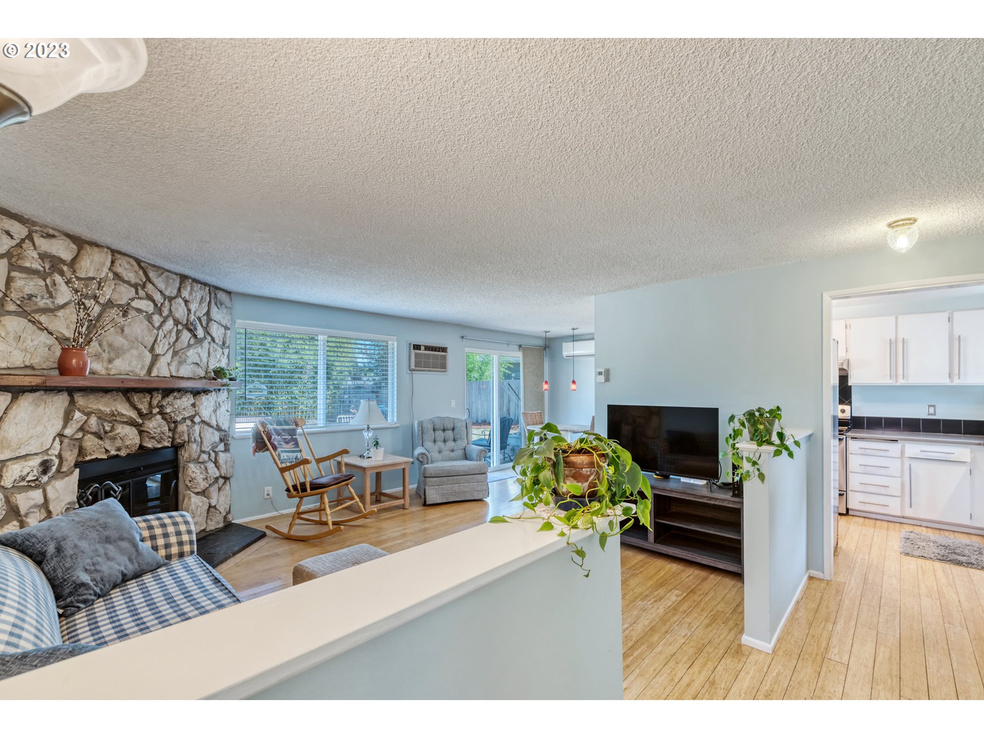636 Island Street Springfield, OR 97477 - Photo 5 of 25 a living room with furniture fireplace and flat screen tv