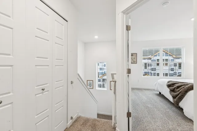 a view of livingroom with furniture