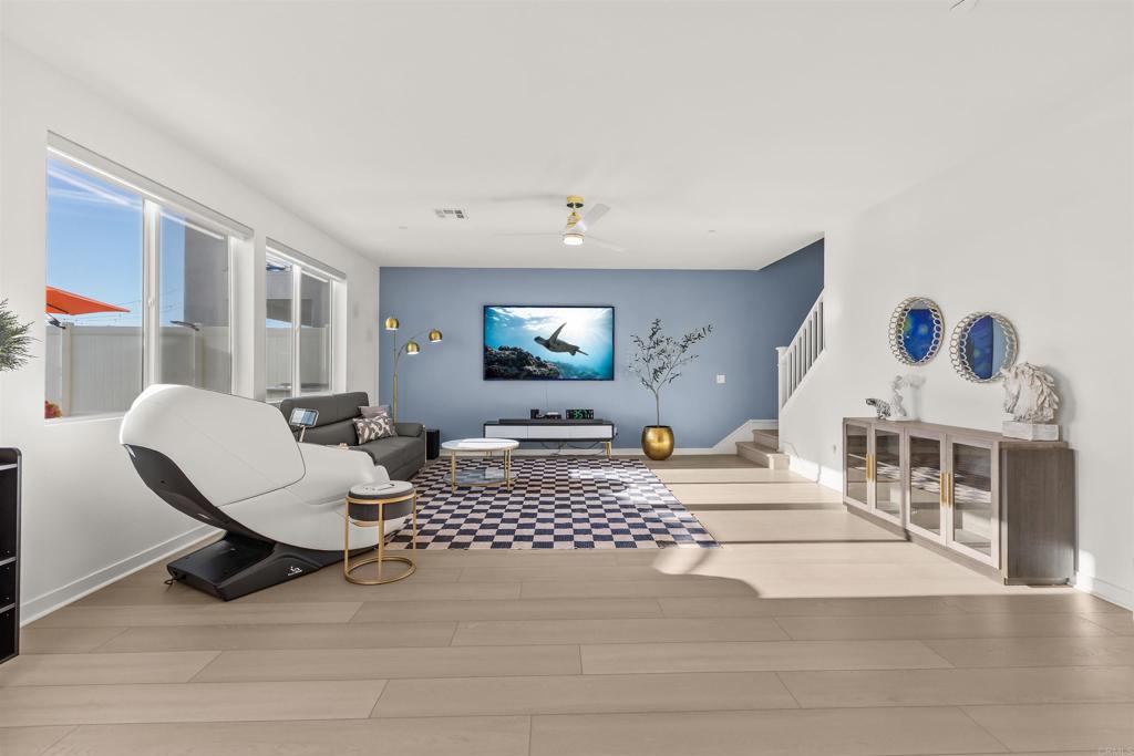 550 Meadowood Street Fallbrook, CA 92028 - Photo 14 of 37 a living room with furniture