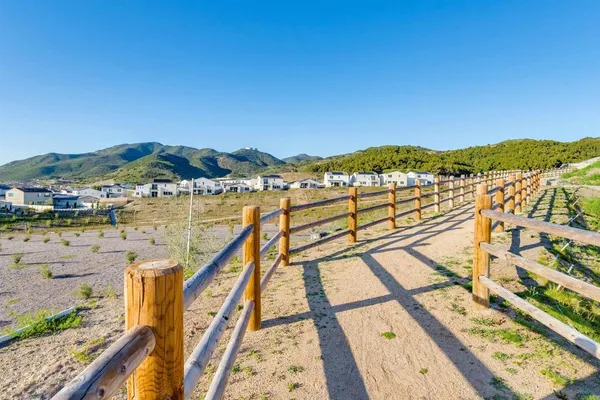 $999,000 | 550 Meadowood Street, Fallbrook, CA 92028