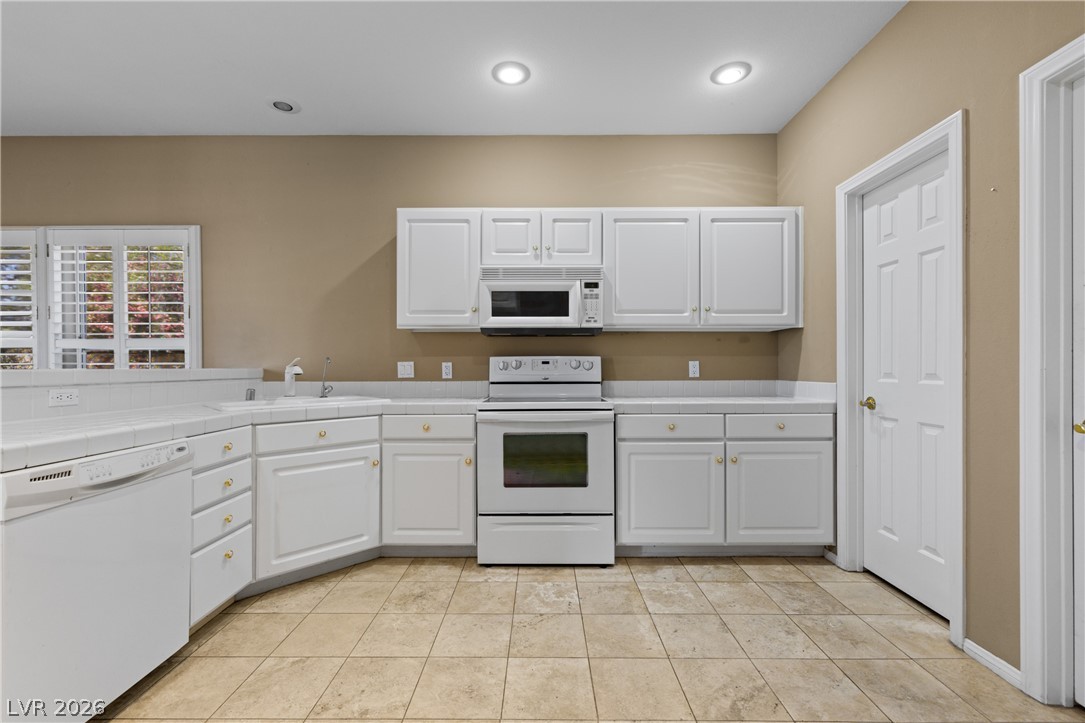649 Rancho Circle Mesquite, NV 89027 - Photo 20 of 73 This bright kitchen features ample cabinetry and modern appliances, perfect for daily living.