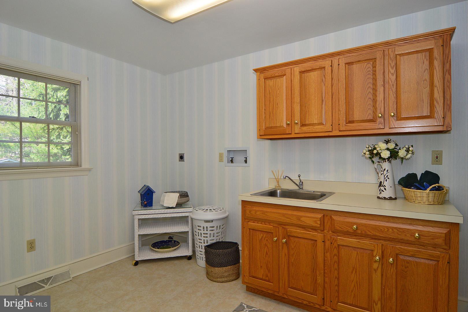 1631 Meadowlark Road Wyomissing, PA 19610 - Photo 24 of 33 Gallery Image 24
