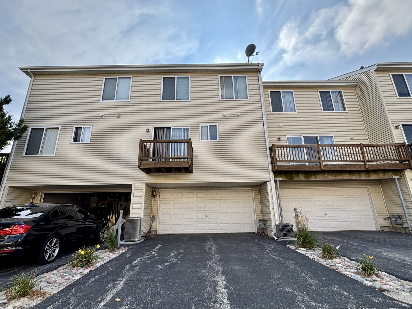 906 Clover Lane, Unit 906 Pingree Grove, IL 60140 - Photo 30 of 37 a house view with a outdoor space