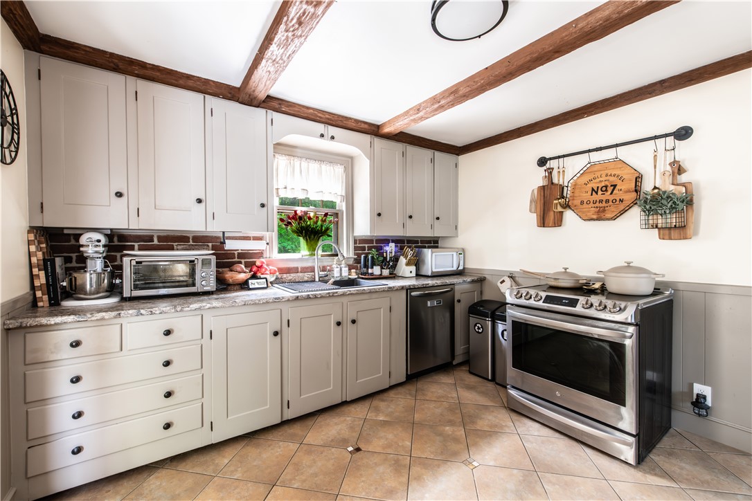 75 Knotty Oak Road Coventry, RI 02816 - Photo 14 of 48