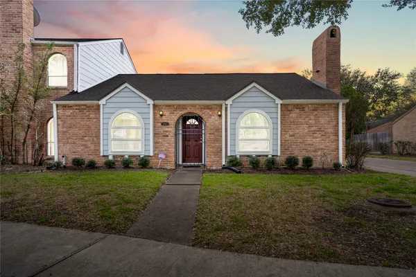 $1,950 | 11817 Southlake Drive, Houston, TX 77077